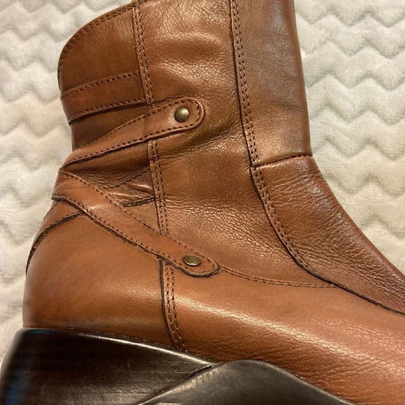 Clarks Zippered Boot Cognac. main image 13
